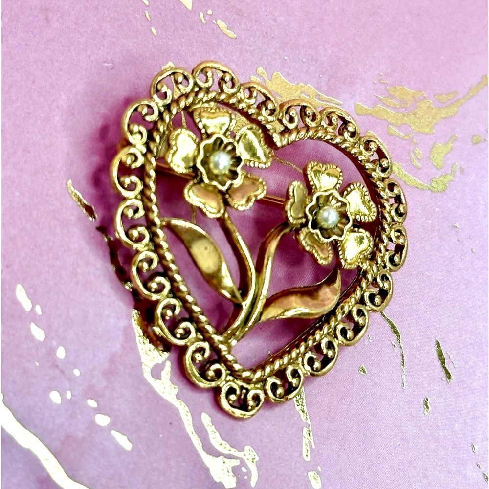 Avon Vintage Twin Flower Heart Shape Brooch - Picture 2 of 4
